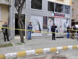 Evinde Kızları, Eşi ve Kendisi Ölü Bulunan Emekli Yarbay, Geride Bir Mektup Bırakmış!!