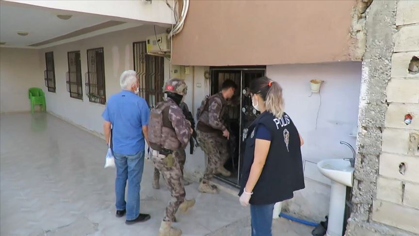 Yurt genelinde çeşitli suçlardan aranan 2 bin 212 kişi yakalandı