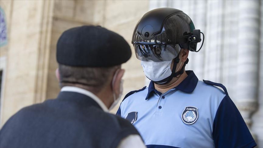 Selimiye'ye gelenlerin ateşi termal ısı ölçer kaskla kontrol edildi