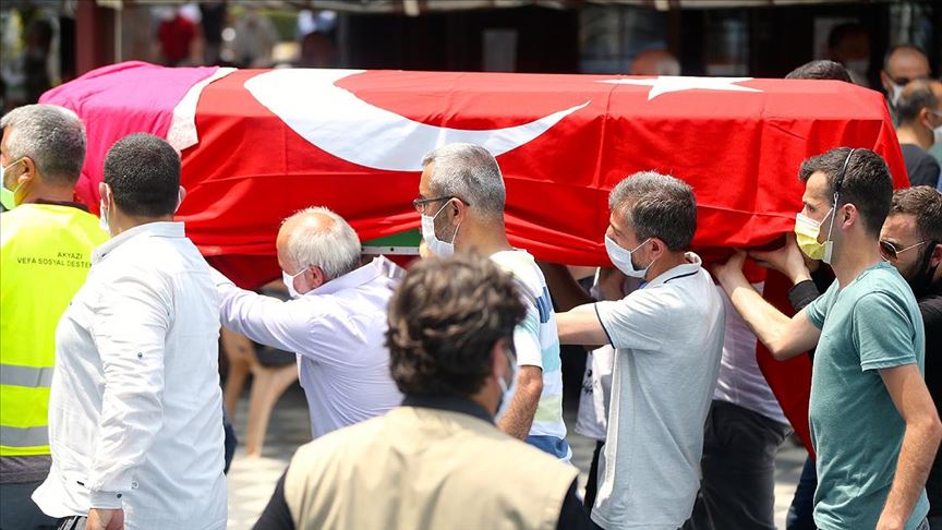 Sakarya'da havai fişek fabrikasındaki patlamada hayatını kaybeden 2 kişinin cenazeleri defnedildi