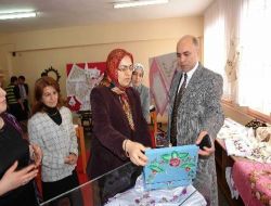 Belediye, Eğitimini Yarım Bırakan Kadınları Kurslarla Eğitiyor