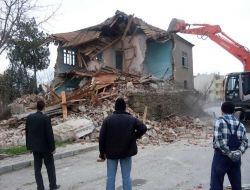 Balıkesir Belediyesi Yol Genişletme İçin Yıkımlar Devam Ediyor