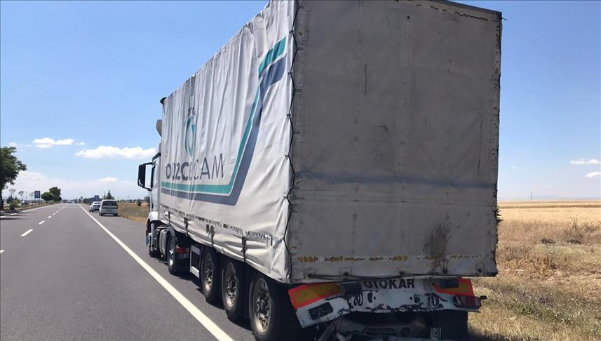 Kayseri'de otomobilin tırla çarpışması sonucu 3 kişi öldü