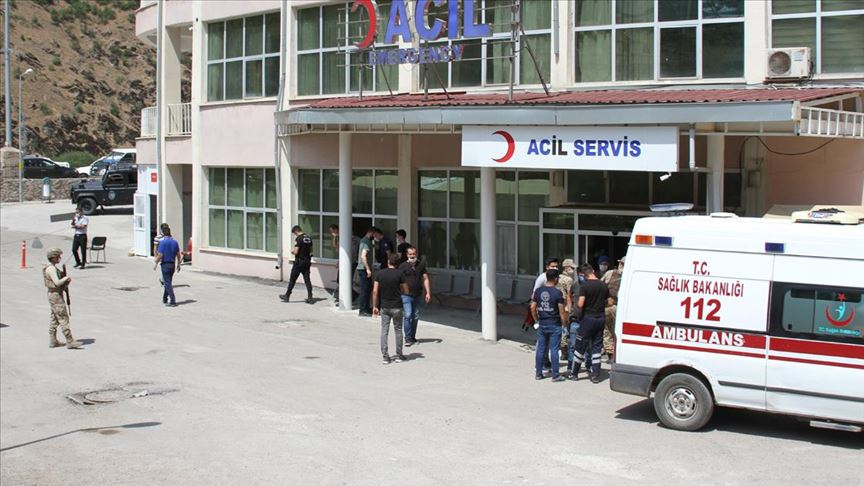 Şemdinli'de askeri aracın geçişi sırasında patlama meydana geldi