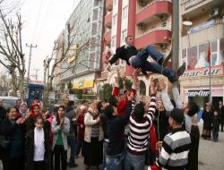 Kınalı Kuzular Halaylarla Askere Uğurlandı