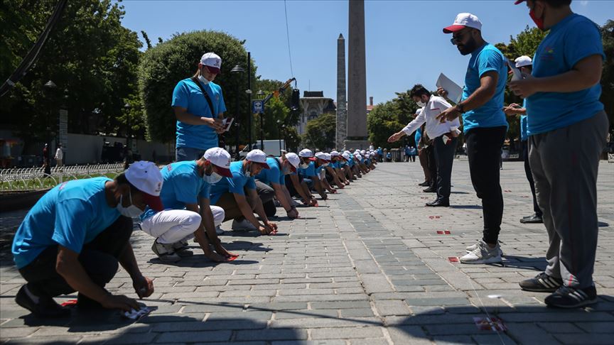 Ayasofya-i Kebir Cami-i Şerifi'nde kılınacak cuma öncesinde saf düzeni işaretlemeleri yapıldı