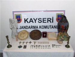 Ev Aramasında Tarihi Eser Eşyalar Ele Geçirildi!!