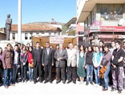 Üniversite Öğrencileri Ve Belediye, Haitililer İçin İlaç Kampanyası Başlattı