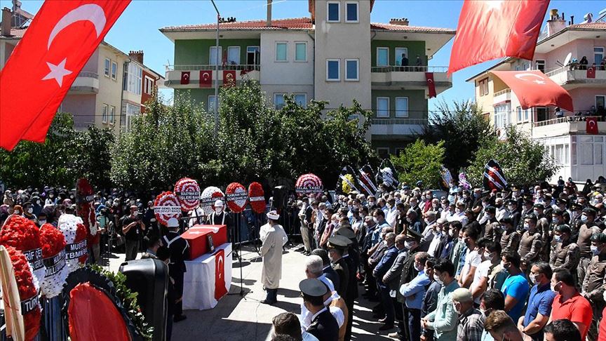Giresun'daki selde şehit olan Jandarma Uzman Çavuş Burak Tok son yolculuğuna uğurlandı