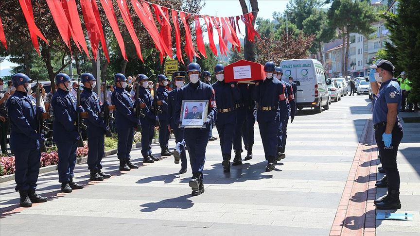 "Şehitlerimizi uğurladık!"
