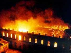 Başkent'te 120 ton kereste alev alev yandı!