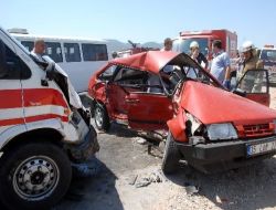 Otomobil,Askerî Ambulansla Çarpıştı: 1 Ölü, 1 Yaralı