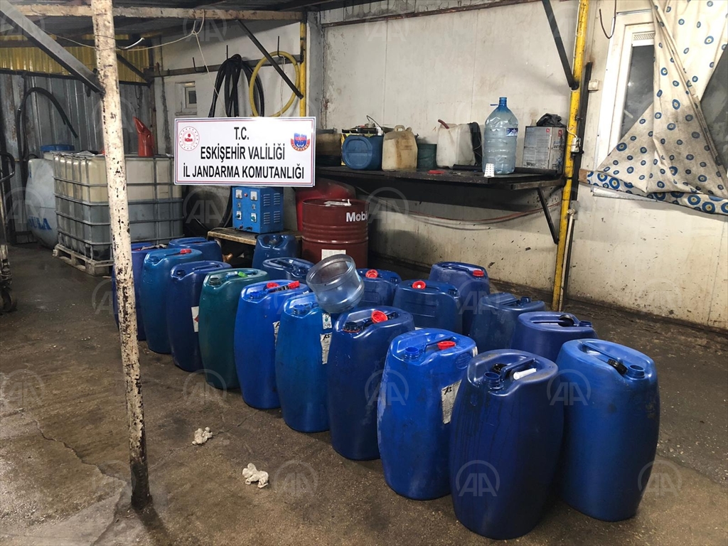 Eskişehir'de iş yerinde kaçak akaryakıt ele geçirildi!