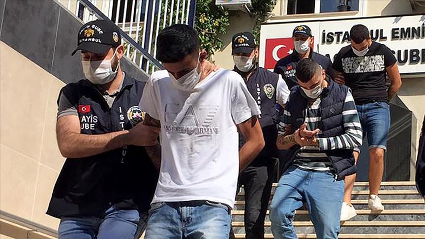 İstanbul'da lüks otomobillerden far hırsızlığı