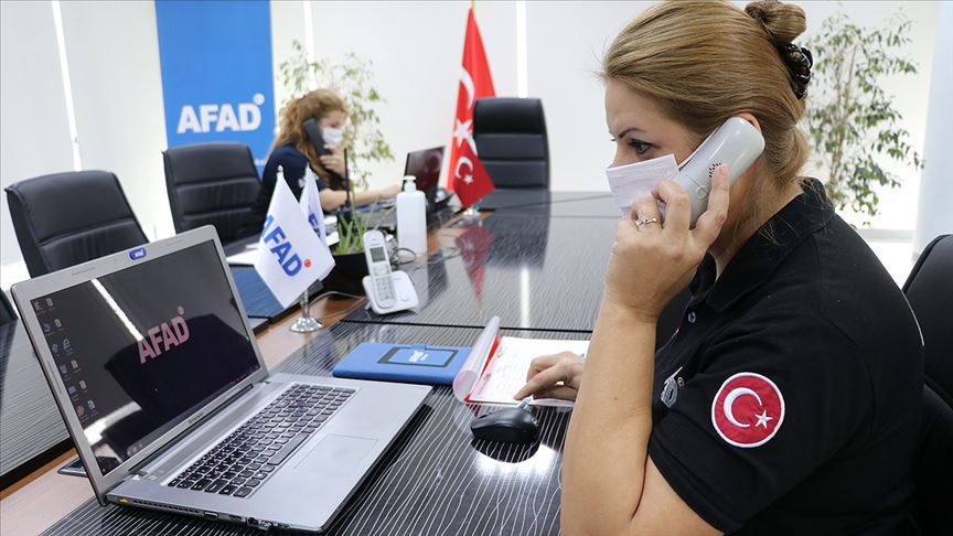 Evlerinde izolasyondaki kişileri her gün tek tek arıyorlar