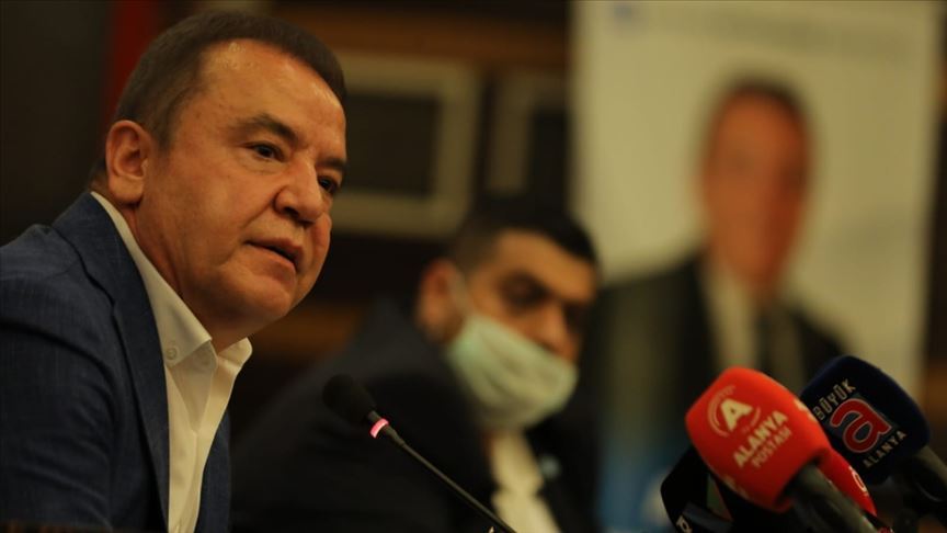 Muhittin Böcek'in Kovid-19 tedavisi sürüyor..