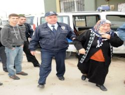 Yaşlı Kadın Parasını Çaldırınca Ağladı