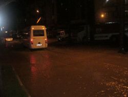 Yağmur Edremit'te Okulları  Bir Gün Tatil Etti!