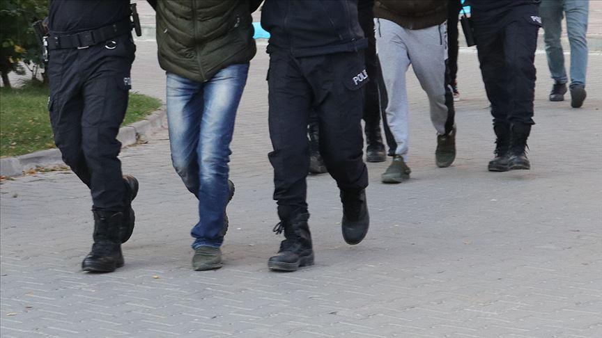 İzmir'deki depremle ilgili kin ve nefret içerikli paylaşım yapan 6 şüpheli yakalandı