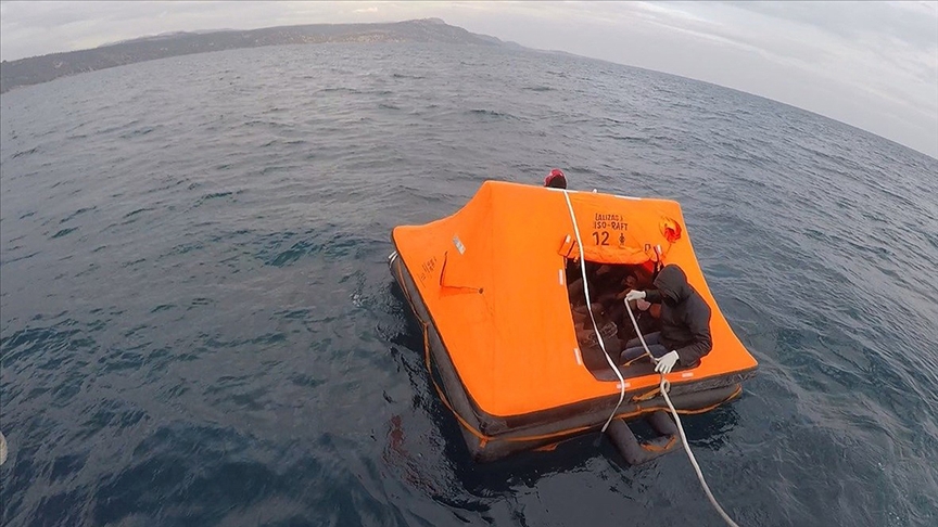 Çanakkale açıklarında 16 sığınmacı kurtarıldı!