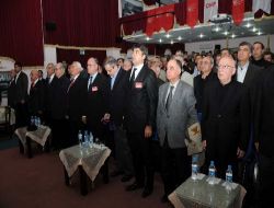 Chp İzmir İl Başkanı'nın İstiklal Marşı Sırasında Kısa Mesaj Okuduğu İddia Edildi