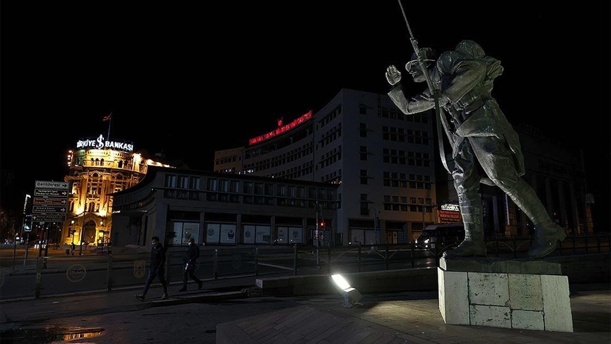 Hafta sonu kesintisiz uygulanan sokağa çıkma kısıtlaması sona erdi