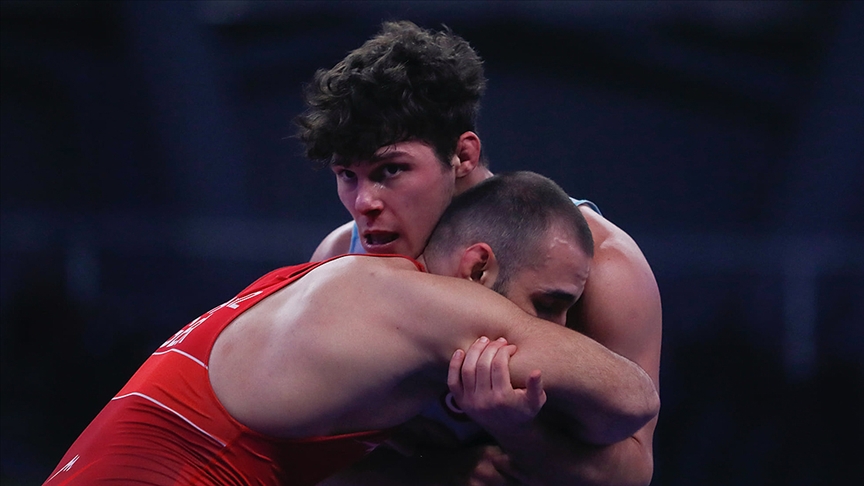 Milli Güreşçi Salih Aydın'dan Dünya Kupası'nda gümüş madalya