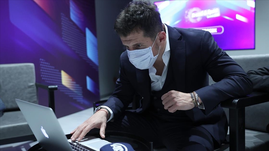 Emre Belözoğlu'nun tercihi 'Buz tutan gölde futbol'