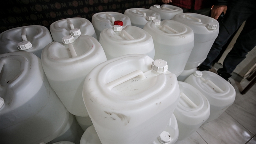 İstanbul Bahçelievler'de 2 ton sahte içki ele geçirildi!