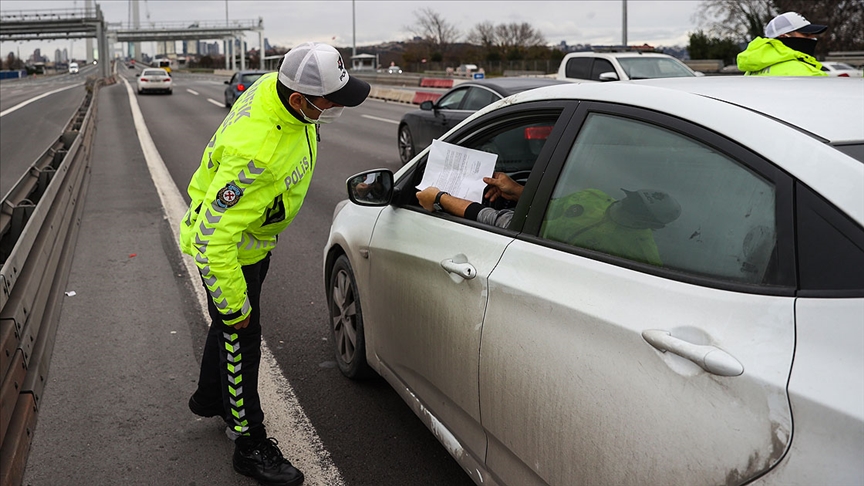 Sokağa çıkma kısıtlamalarına uymayan 38 bin 874 kişi hakkında işlem yapıldı