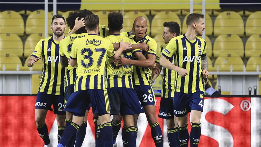 Fenerbahçe'de eksikler geniş kadroyu kısıtladı