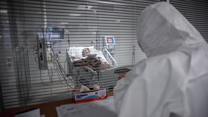 Son 24 saatte 12 bin 203 kişinin testi pozitif çıktı, 212 kişi hayatını kaybetti!