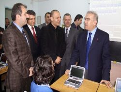 Çankırı İlker Tuncay İlköğretim Okulu'na 360 Dizüstü Bilgisayar Hediye Edildi