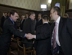 Medvedev'in Kobi'lere Destek Paketi Yolda