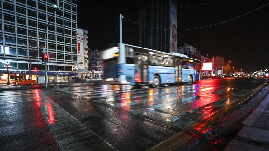 Türkiye genelinde hafta sonu uygulanan sokağa çıkma kısıtlaması sona erdi