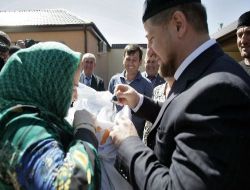 Kadirov Mevlit Kandil'inde Doğan 67 Bebeği Ödüllendirdi