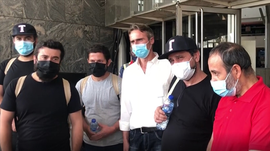 Nijerya'da serbest bırakılan Türk gemiciler Abuja Büyükelçiliği'nde