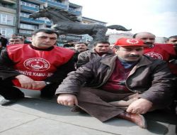 Tekel İşçilerine Destek İçin Oturma Eylemi Yaptılar