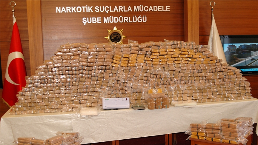 Akbıyık: Bu yıl 1 ton 380 kilogram eroin, 10 kilogram kokain ve 3,5 ton asit anhidrit ele geçirildi