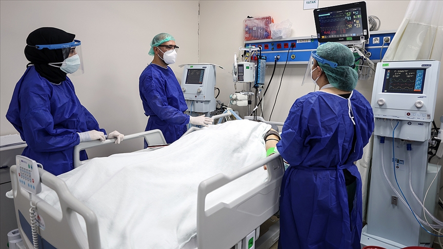 Sağlık çalışanları 14 Mart Tıp Bayramı'na koronavirüs nedeniyle hüzünlü giriyor