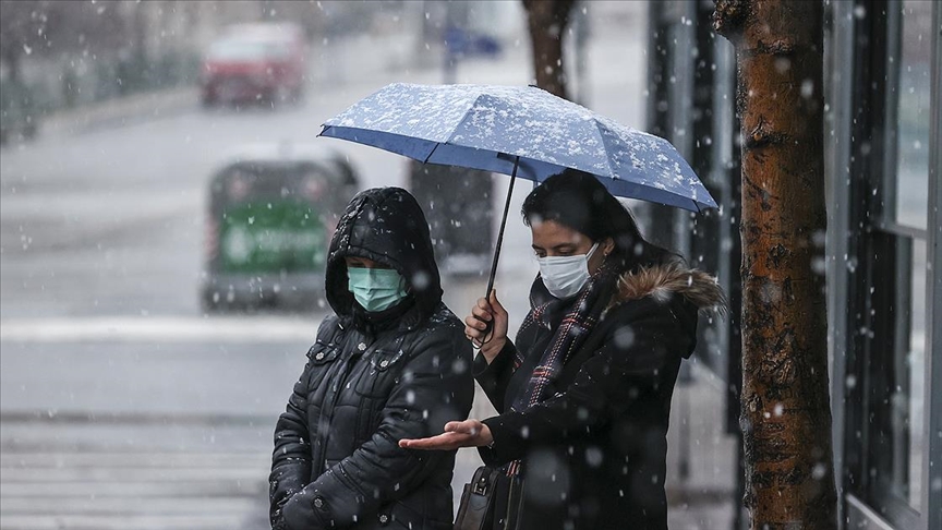 Başkentte kar yağışı etkili oluyor..