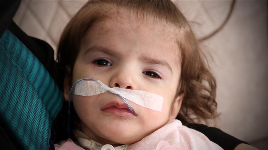 Sivaslı annenin tek isteği hasta kızının sesini duymak!