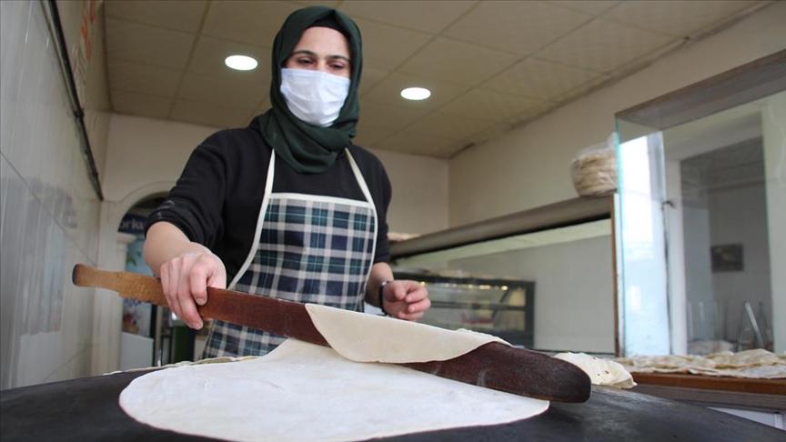 Konya'da KOSGEB desteğiyle börek evi açarak kendi işinin patronu olan kadın girişimci siparişlere yetişemiyor