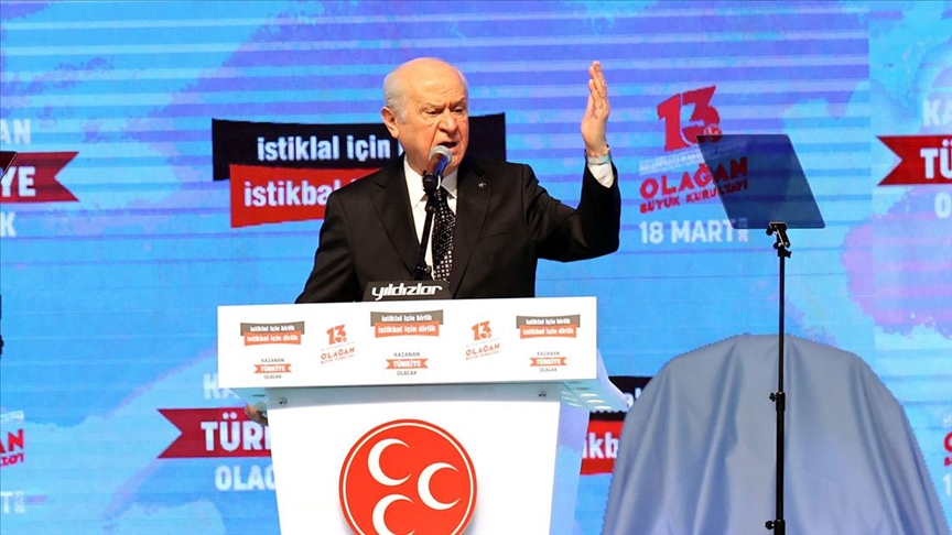 Bahçeli: Bölücü milletvekillerinin TBMM'ye gelen fezlekelerinin 'önüne arkasına bakalım' demek siyaset değildir