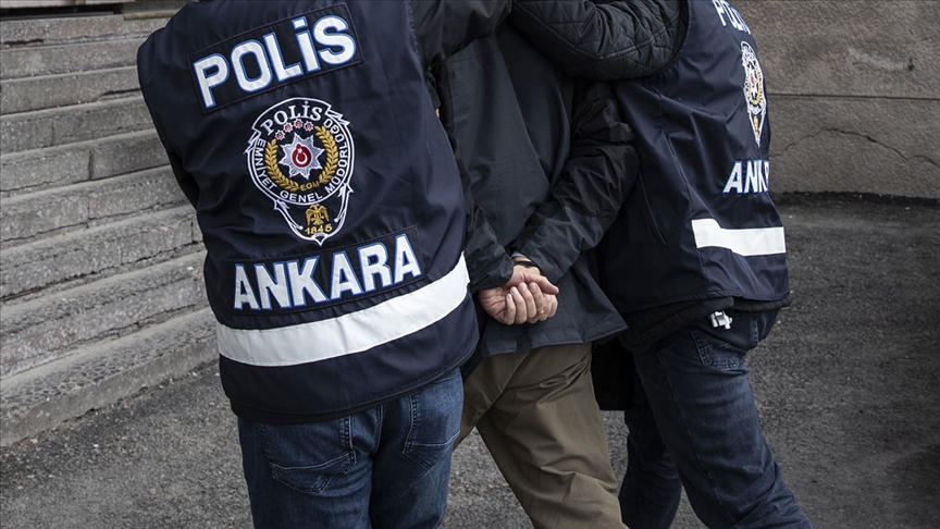 Kamudan ihraç FETÖ mensuplarının yurt dışına kaçmalarını sağlamaya çalışan 5 kişiye gözaltı kararı