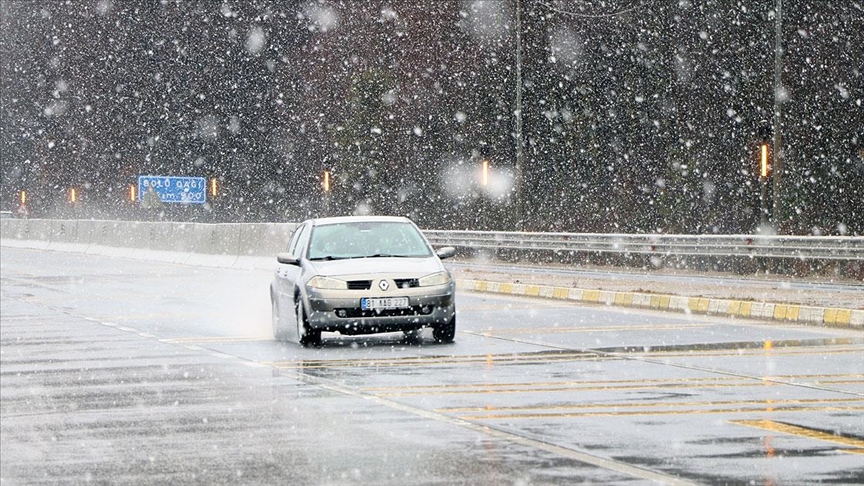 Bolu Dağı'nda yoğun kar yağışı başladı