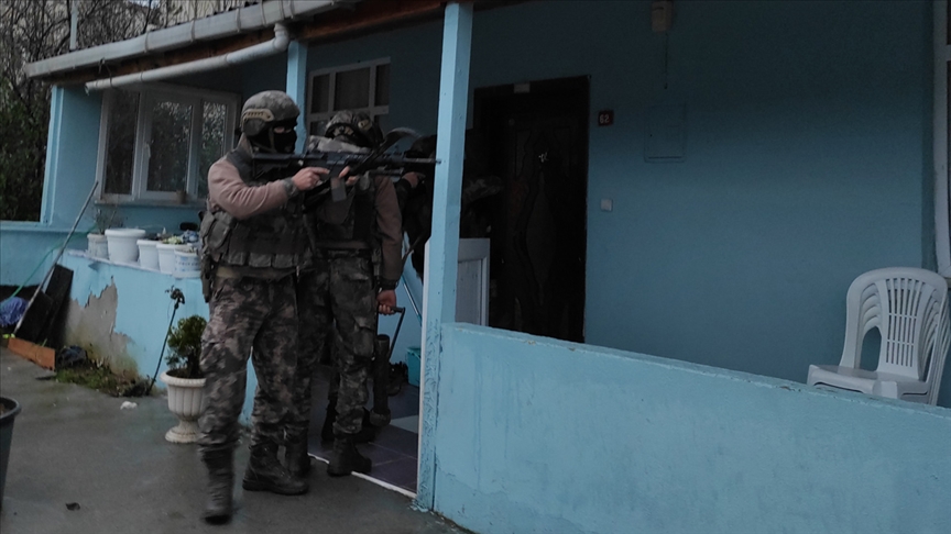 İstanbul'da uyuşturucu satıcılarına yönelik operasyonda 25 şüpheli yakalandı