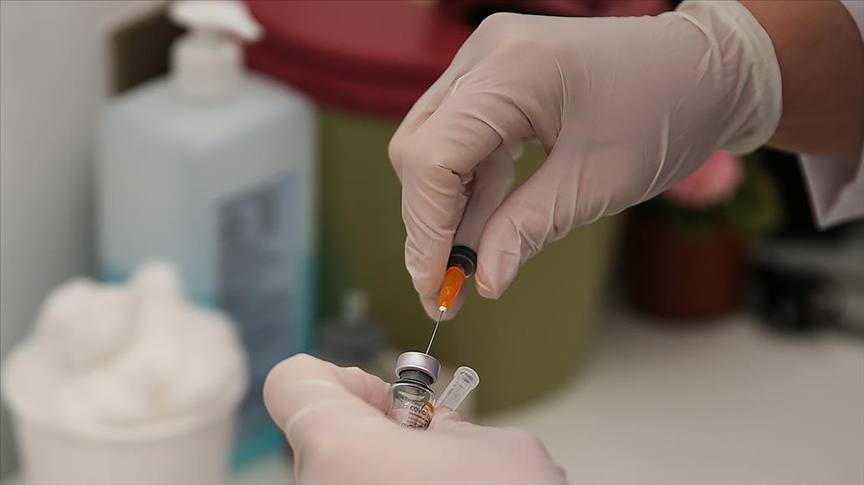 Ameliyatı planlanmış hastalara Kovid-19 aşısında öncelik verilmesi öneriliyor