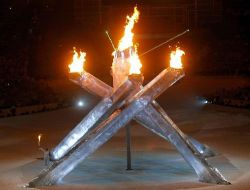 2010 Vancouver Kış Olimpiyatları Sona Erdi, Olimpiyat Bayrağını Rusya Devraldı