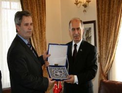 Kosova Türk Okulu Öğrencilerinin Kıyafetleri Bursa Valisi Harput'tan